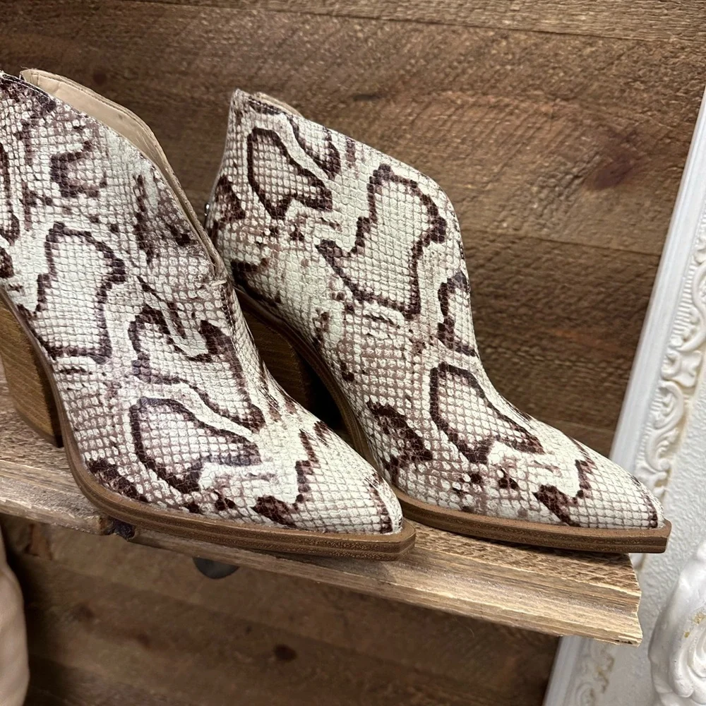 Vince Camuto Snake Print Leather Block Heel Booties – Size 8.5M / 39